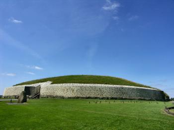 Newgrange - jin pohled