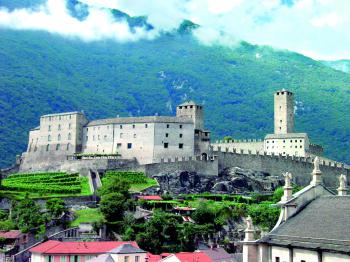 Bellinzona: tři mohutné hrady na úpatí Alp - Bellinzona